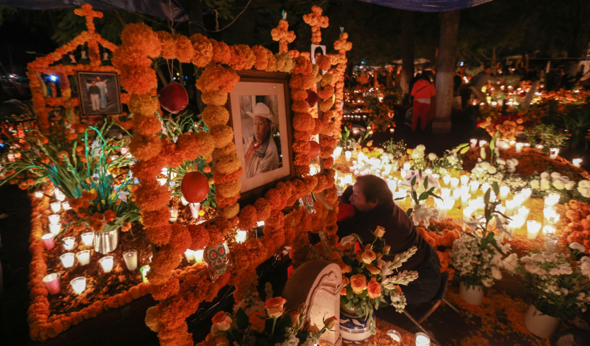 What Is Day of the Dead? Día de los Muertos Celebrations and History